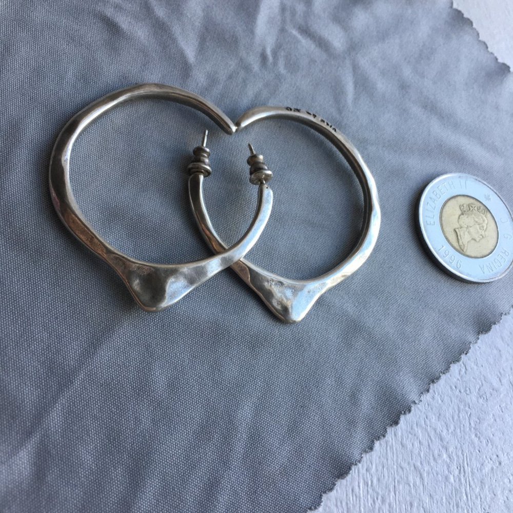 UNO de 50 silver hoop earrings + Free gift
